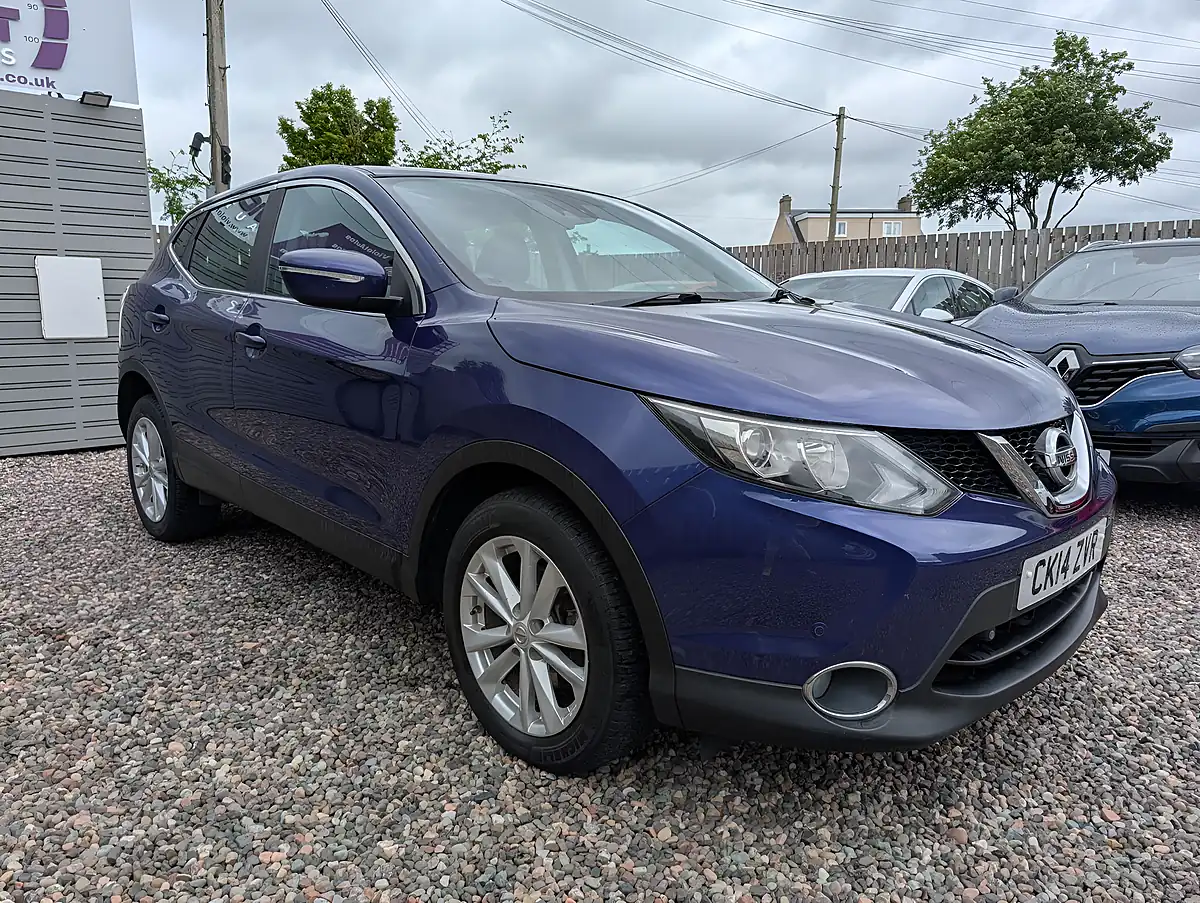 Used 2014 Nissan Qashqai Acenta Blue - Interior and Exterior details 5
