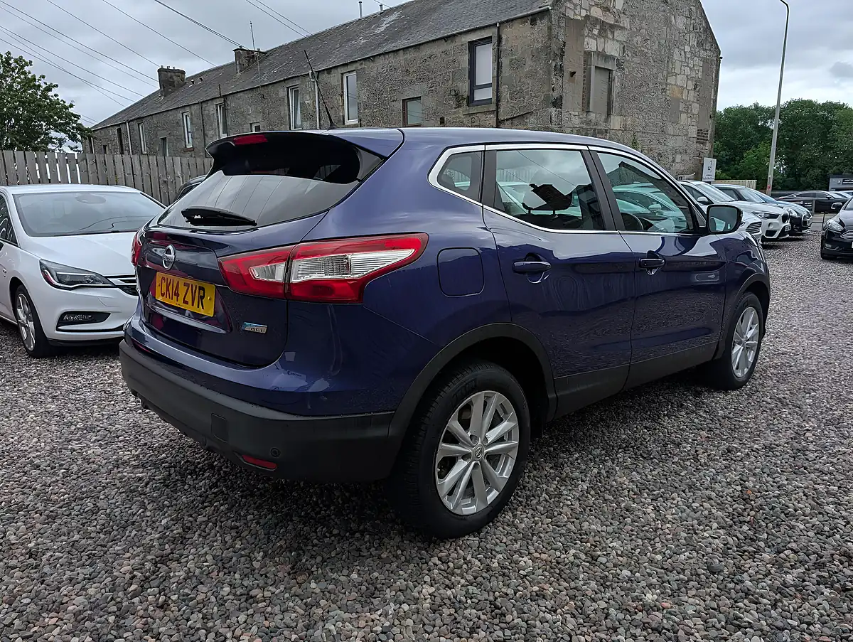 Used 2014 Nissan Qashqai Acenta Blue - Interior and Exterior details 9