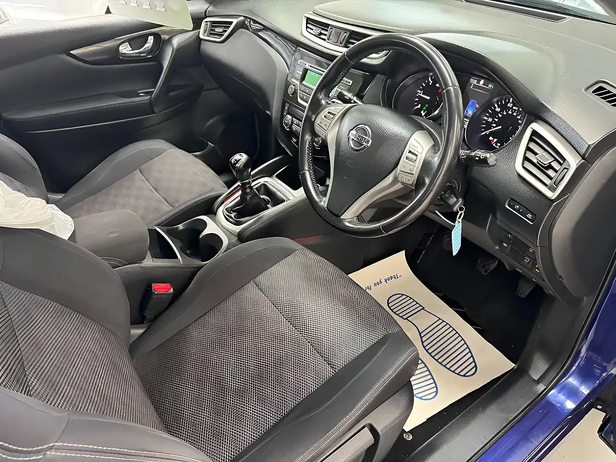 Used 2014 Nissan Qashqai Acenta Blue - Interior and Exterior details 11
