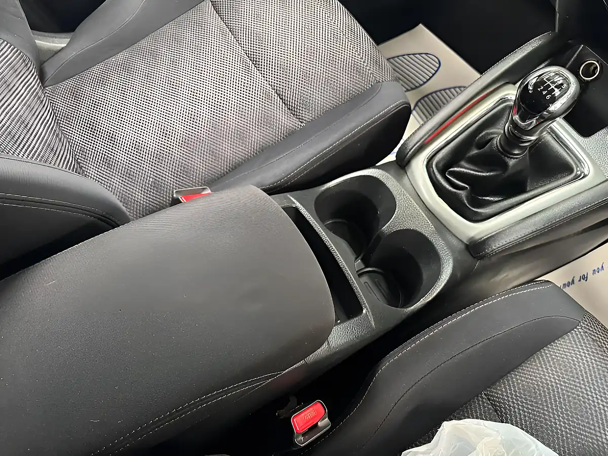 Used 2014 Nissan Qashqai Acenta Blue - Interior and Exterior details 12