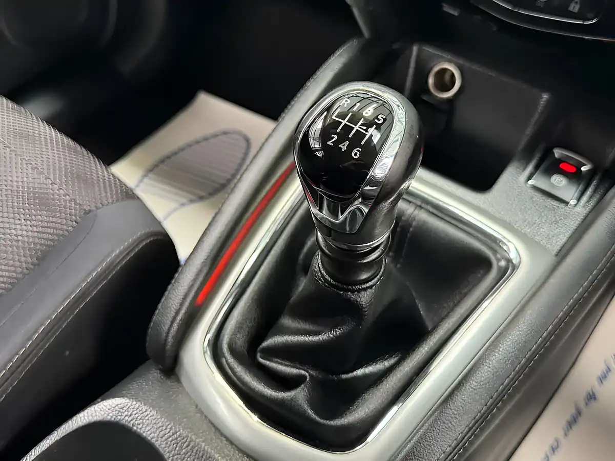 Used 2014 Nissan Qashqai Acenta Blue - Interior and Exterior details 13