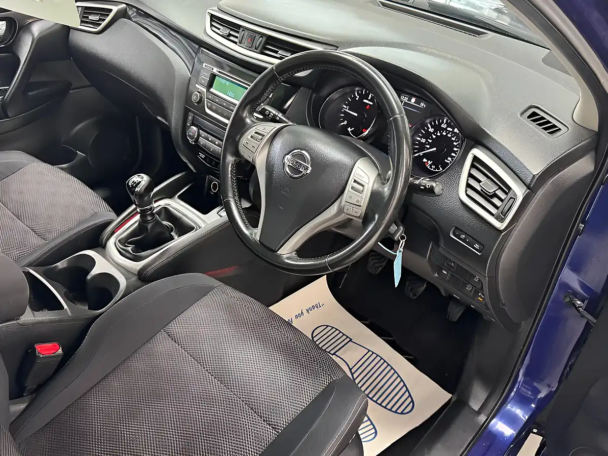 Used 2014 Nissan Qashqai Acenta Blue - Interior and Exterior details 3