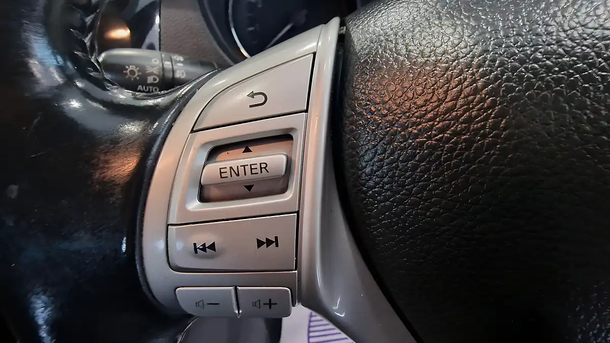 Used 2014 Nissan Qashqai Acenta Grey - Interior and Exterior details 11