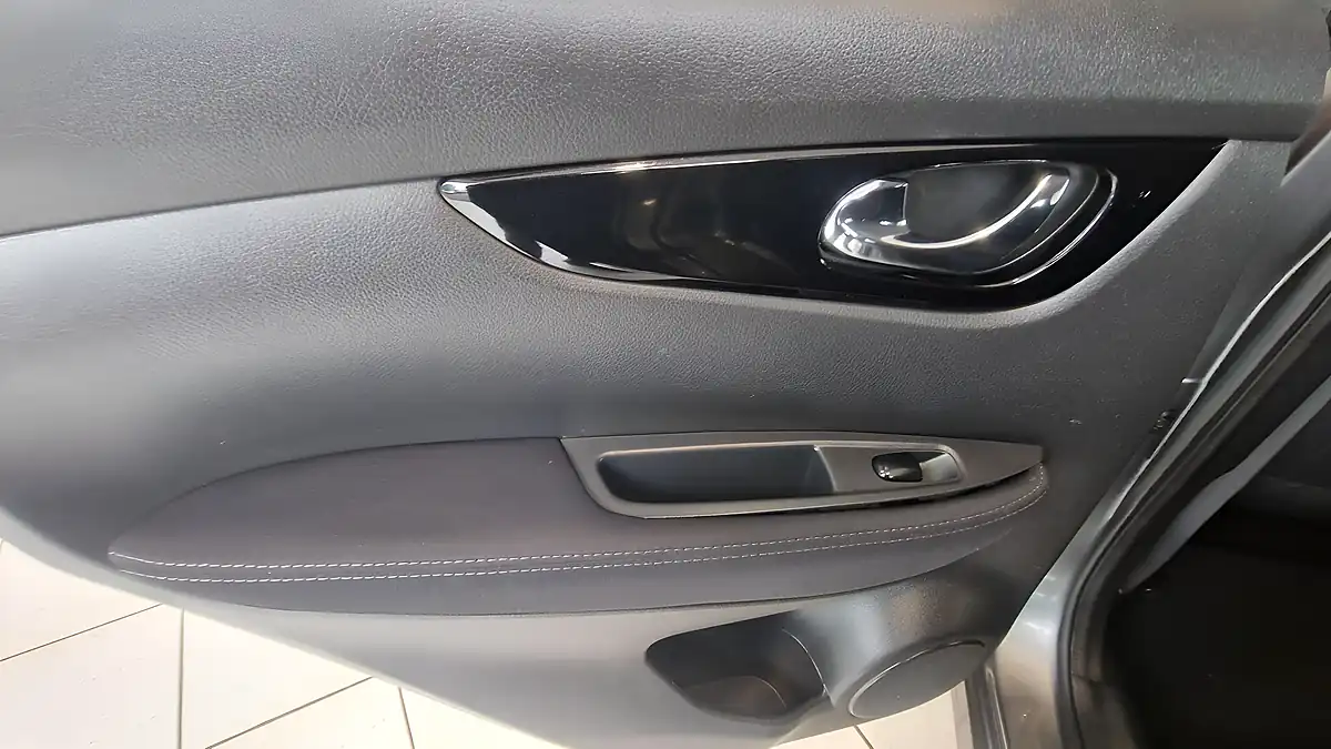 Used 2014 Nissan Qashqai Acenta Grey - Interior and Exterior details 12