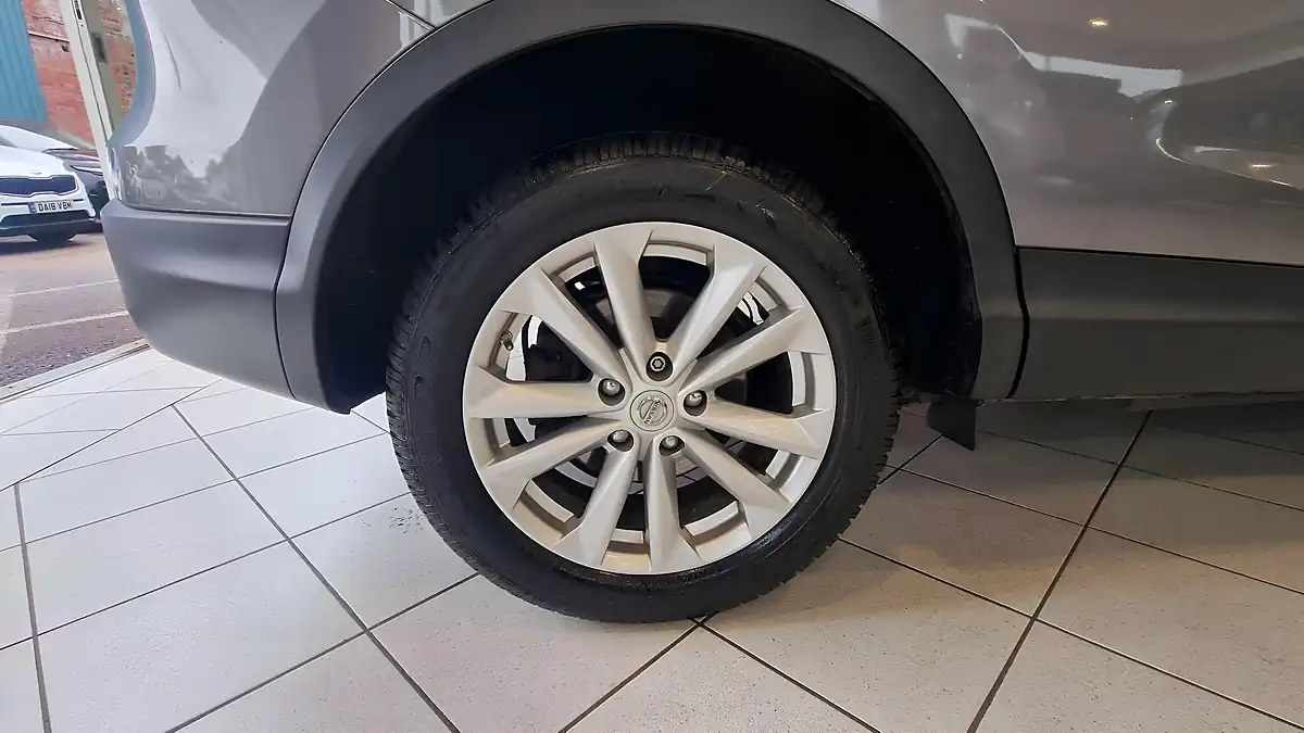 Used 2014 Nissan Qashqai Acenta Grey - Interior and Exterior details 13