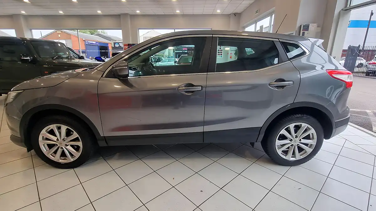 Used 2014 Nissan Qashqai Acenta Grey - Interior and Exterior details 7