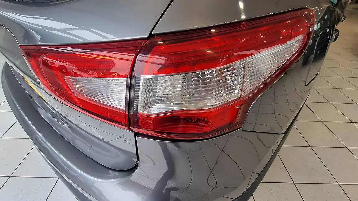 Used 2014 Nissan Qashqai Acenta Grey - Interior and Exterior details 9