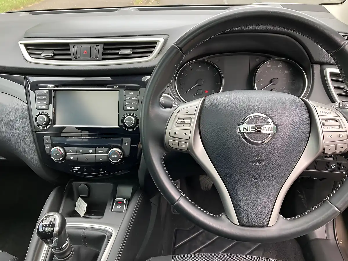 Used 2014 Nissan Qashqai Acenta Premium Beige - Interior and Exterior details 16