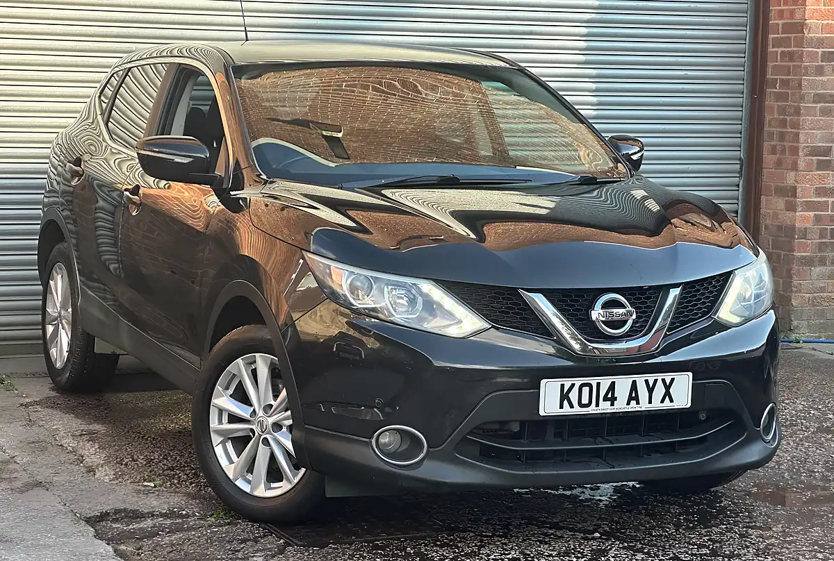 Used 2014 Nissan Qashqai Acenta Premium Black - Front View