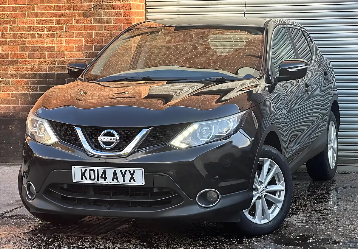 Used 2014 Nissan Qashqai Acenta Premium Black - Interior and Exterior details 2