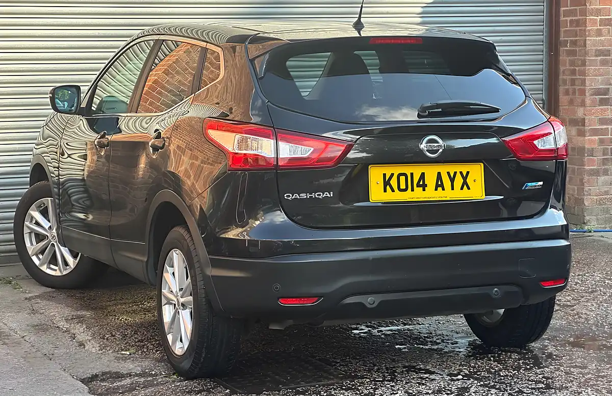 Used 2014 Nissan Qashqai Acenta Premium Black - Interior and Exterior details 5