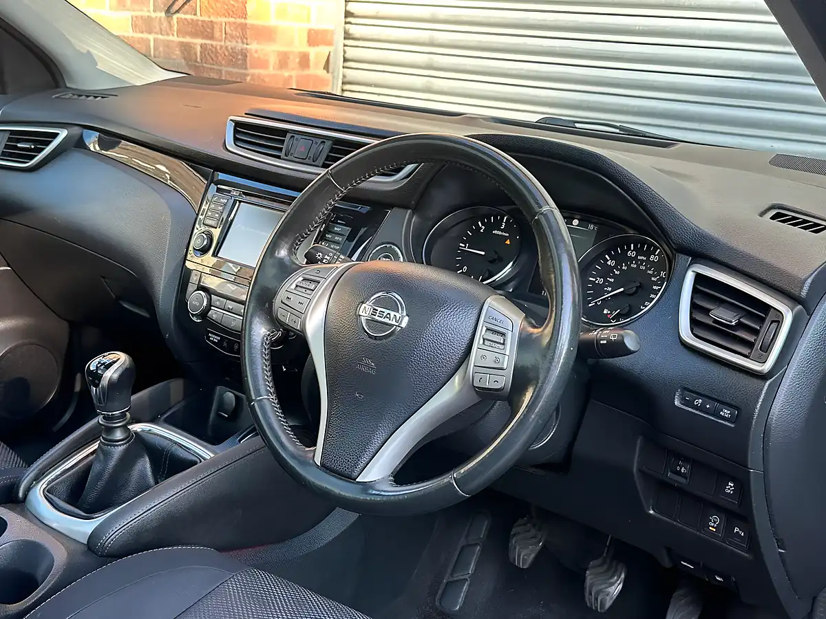 Used 2014 Nissan Qashqai Acenta Premium Black - Interior and Exterior details 7