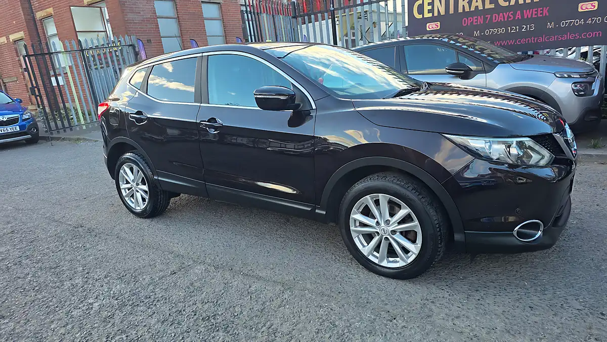 Used 2014 Nissan Qashqai Acenta Premium Black - Front View