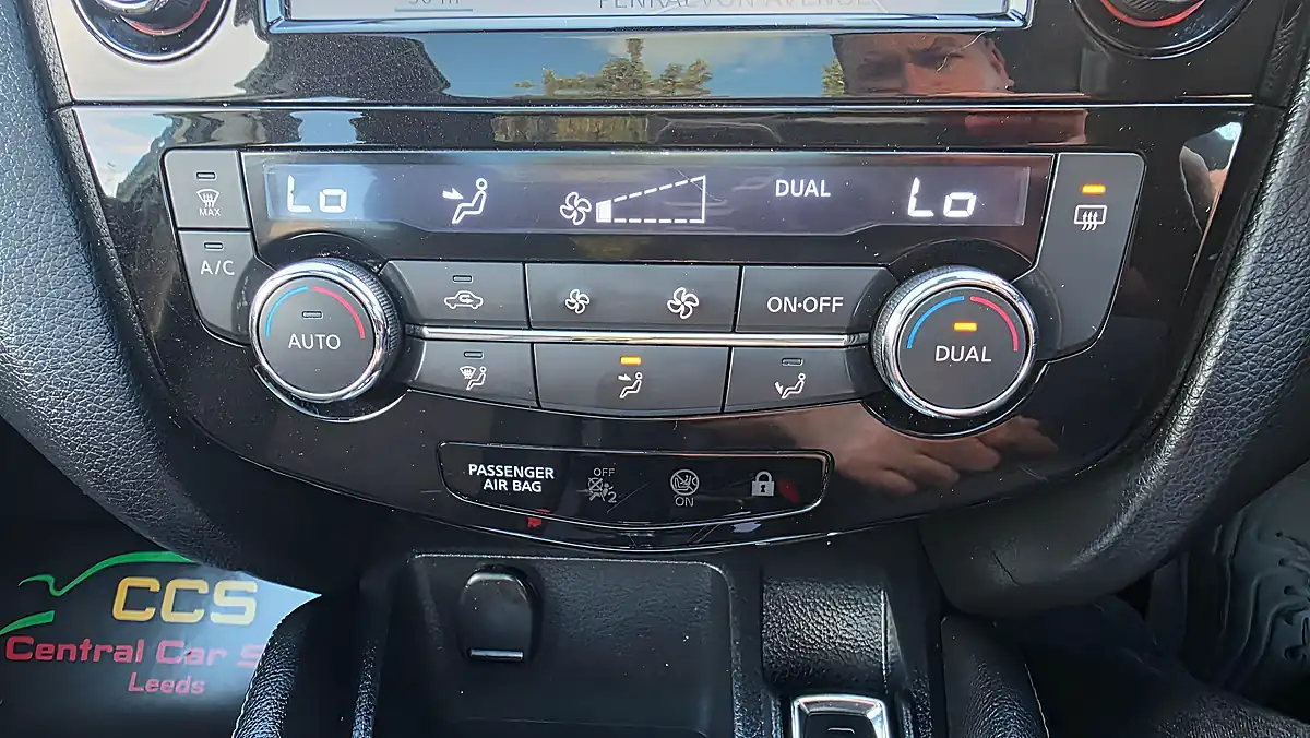 Used 2014 Nissan Qashqai Acenta Premium Black - Interior and Exterior details 12