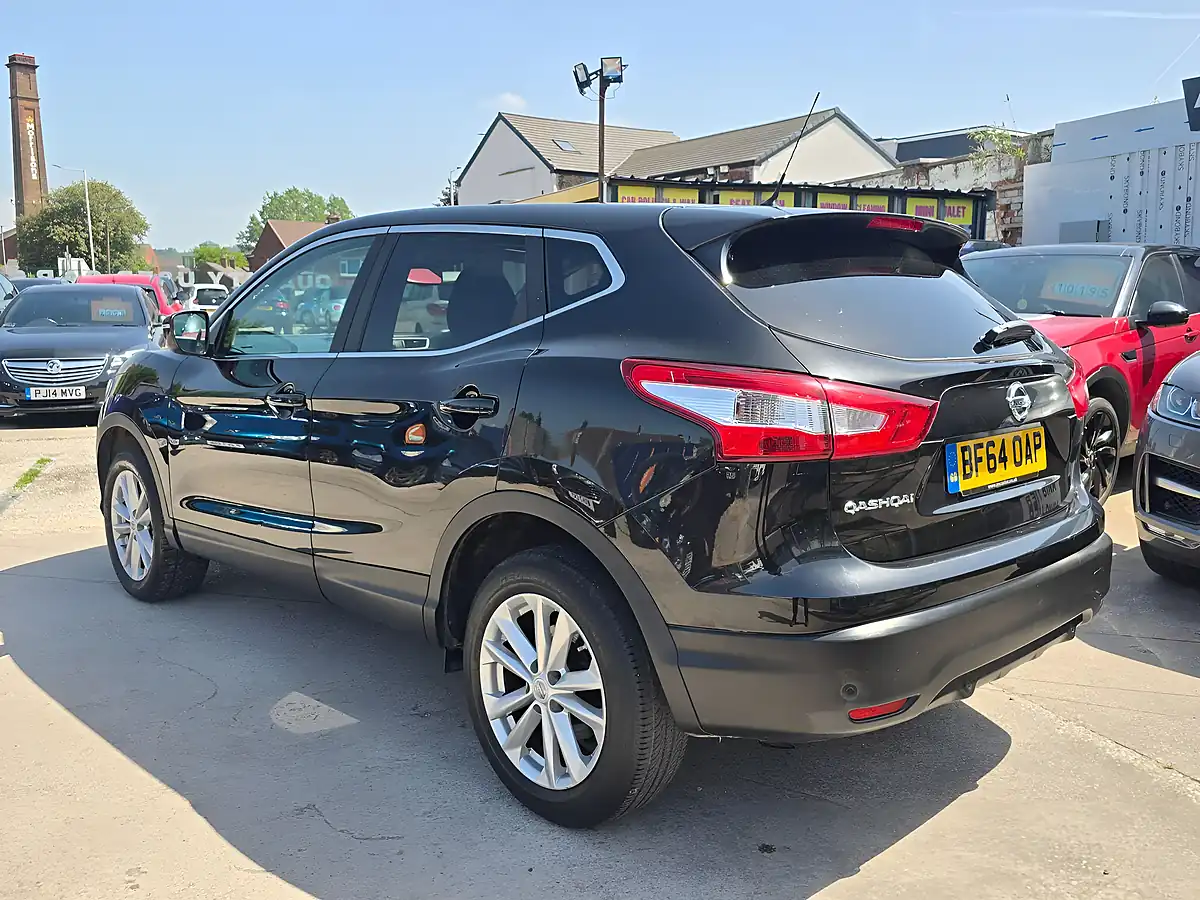Used 2014 Nissan Qashqai Acenta Premium Black - Interior and Exterior details 5