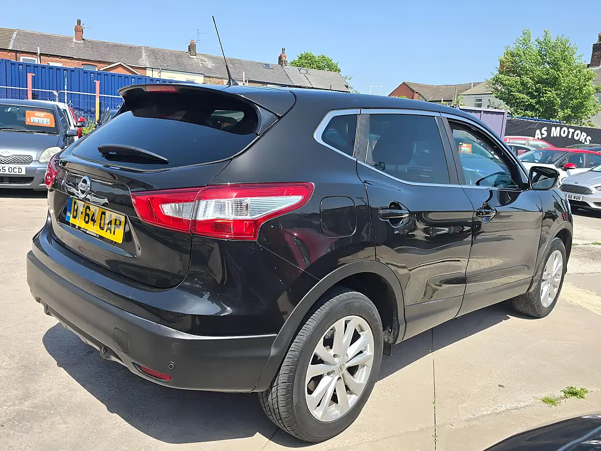 Used 2014 Nissan Qashqai Acenta Premium Black - Interior and Exterior details 7