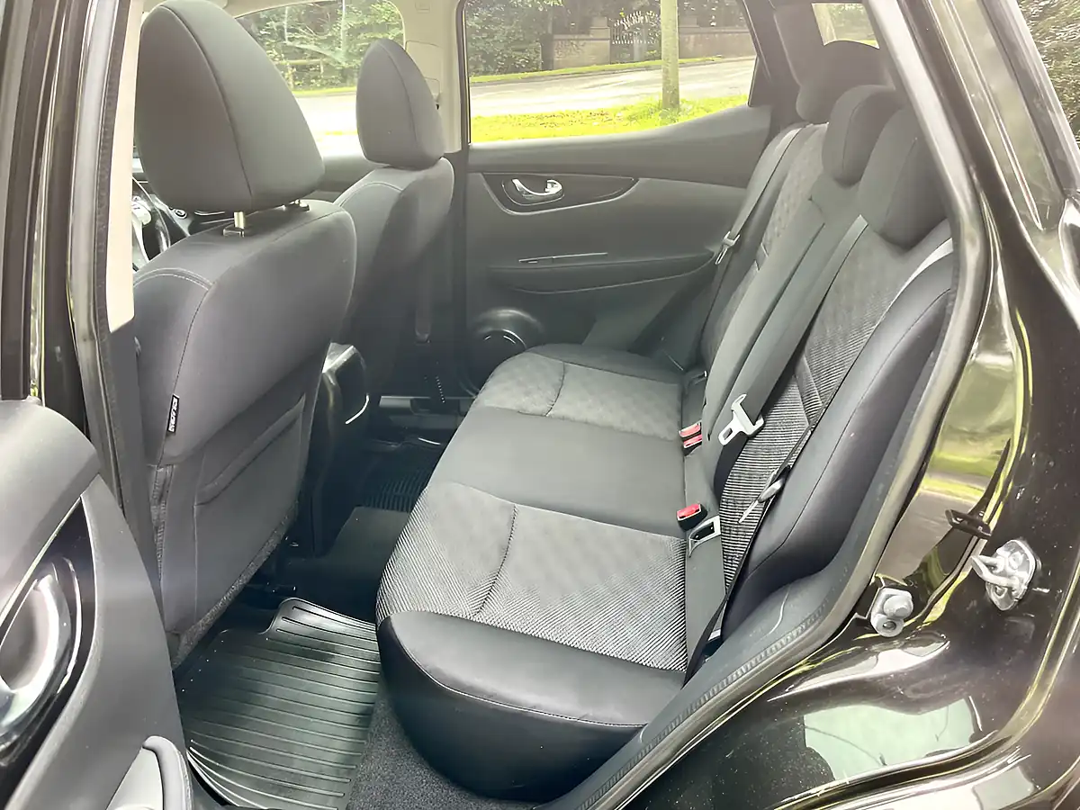 Used 2014 Nissan Qashqai Acenta Premium Black - Interior and Exterior details 10