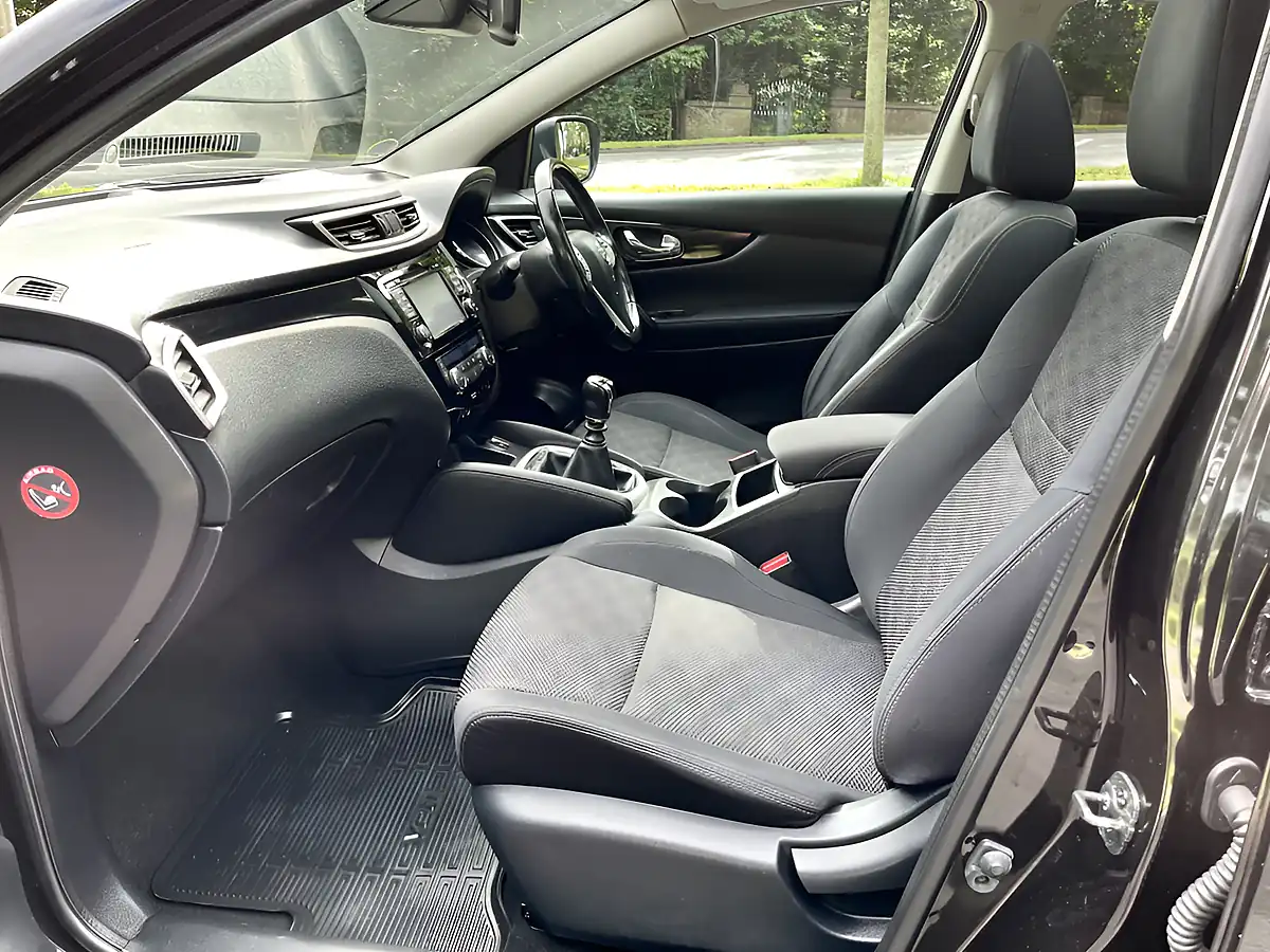 Used 2014 Nissan Qashqai Acenta Premium Black - Interior and Exterior details 11