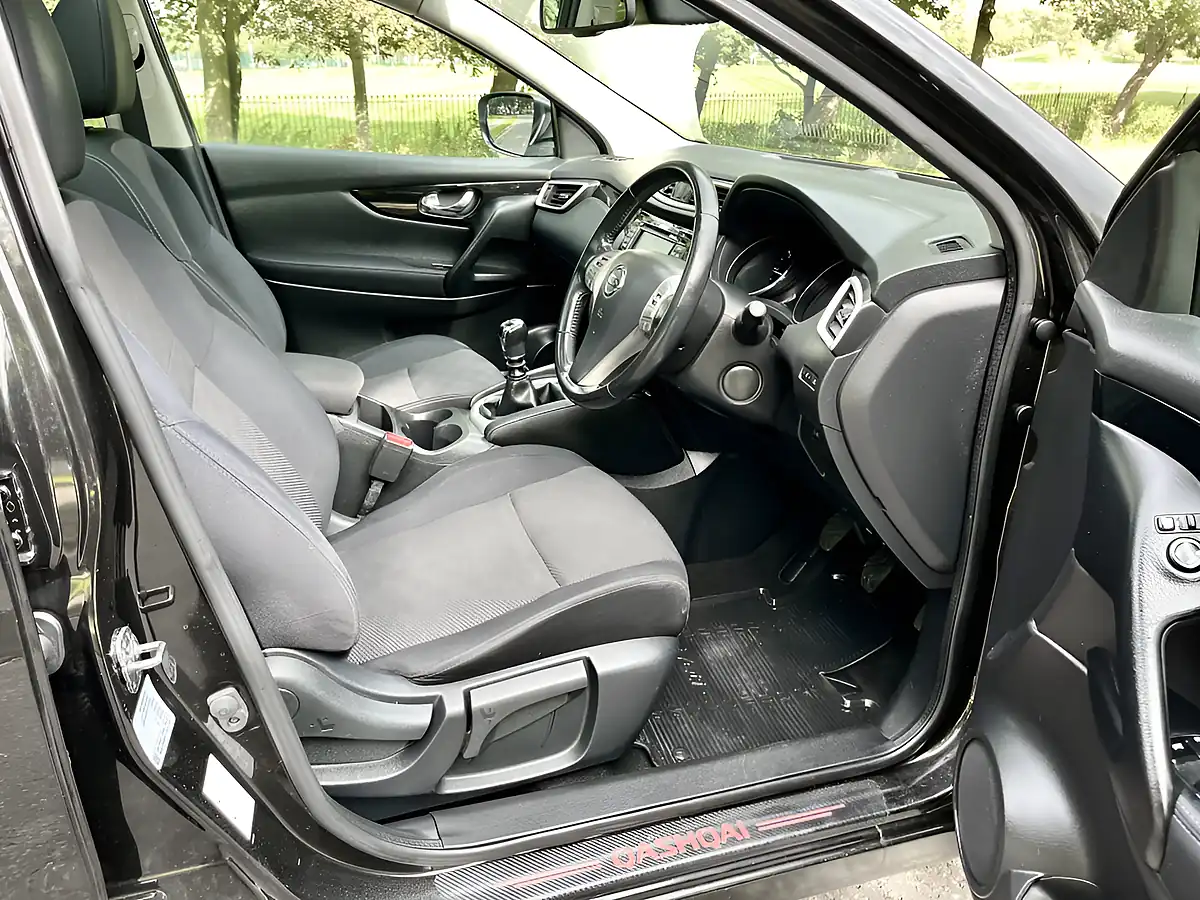 Used 2014 Nissan Qashqai Acenta Premium Black - Interior and Exterior details 13