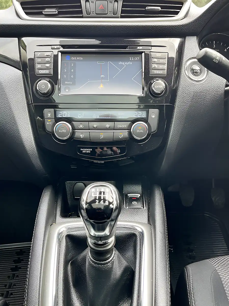 Used 2014 Nissan Qashqai Acenta Premium Black - Interior and Exterior details 15