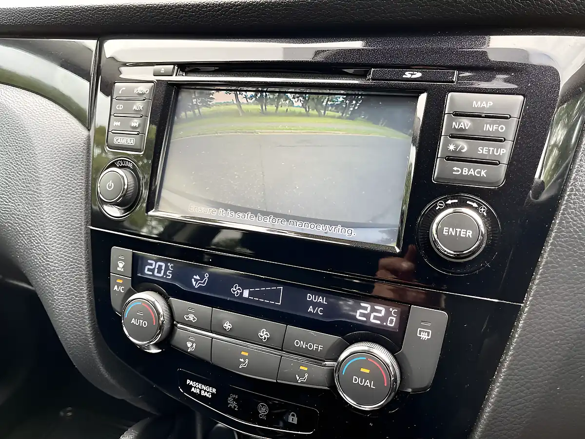 Used 2014 Nissan Qashqai Acenta Premium Black - Interior and Exterior details 17