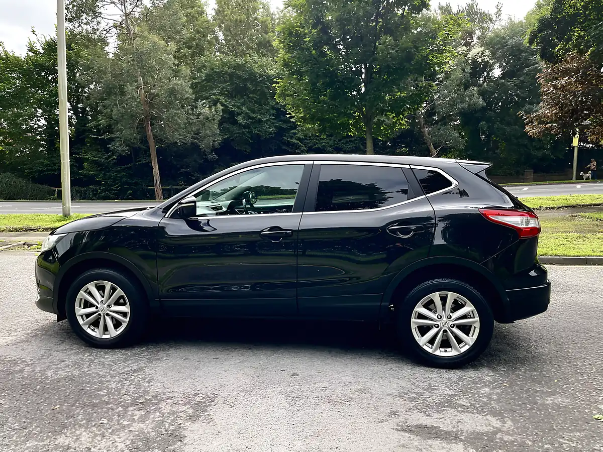 Used 2014 Nissan Qashqai Acenta Premium Black - Interior and Exterior details 8