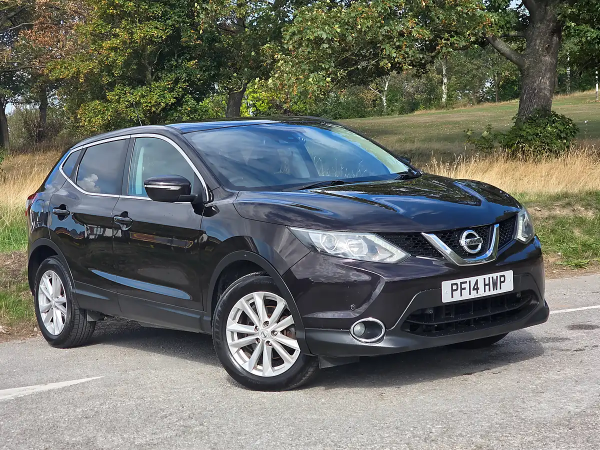 Used 2014 Nissan Qashqai Acenta Premium Black - Front View
