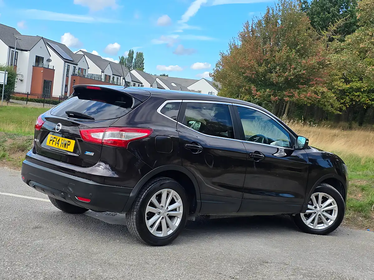 Used 2014 Nissan Qashqai Acenta Premium Black - Interior and Exterior details 7