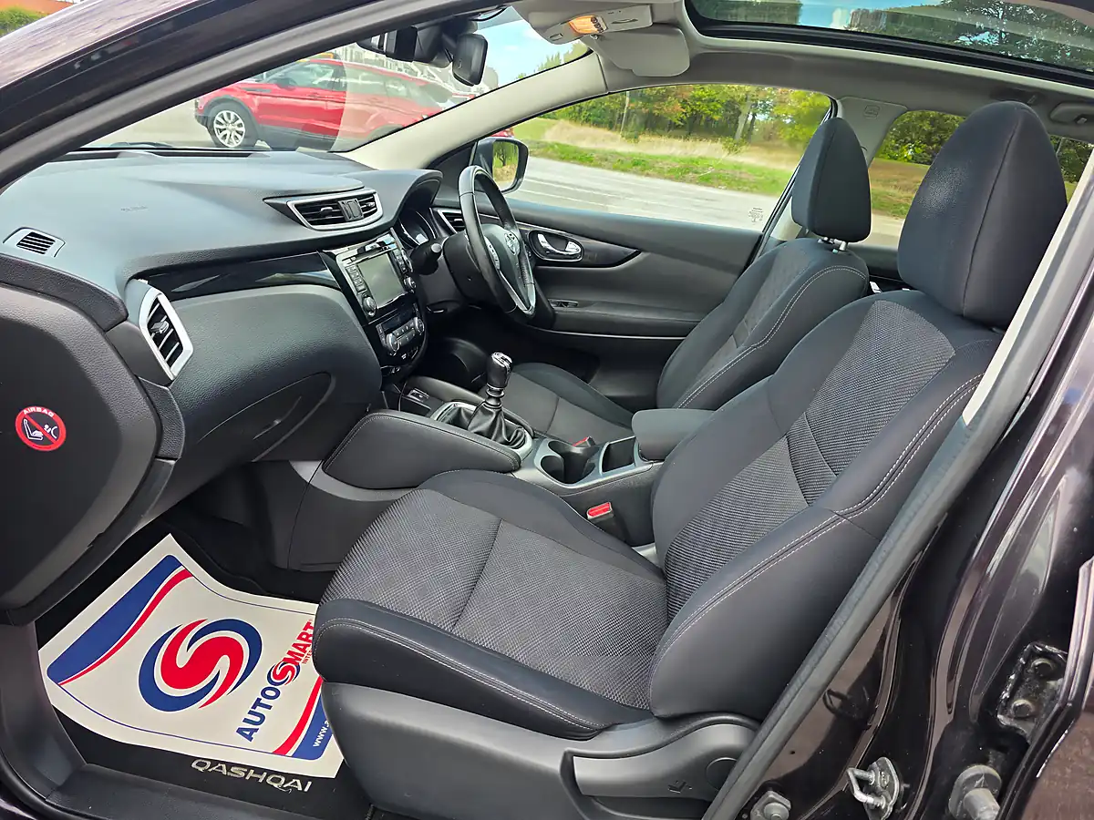 Used 2014 Nissan Qashqai Acenta Premium Black - Interior and Exterior details 9