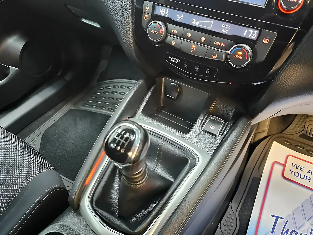 Used 2014 Nissan Qashqai Acenta Premium Black - Interior and Exterior details 14