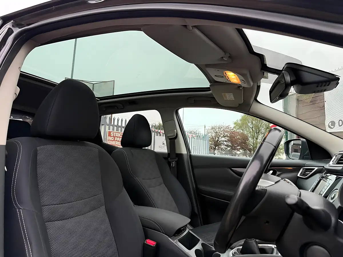 Used 2014 Nissan Qashqai Acenta Premium Black - Interior and Exterior details 11