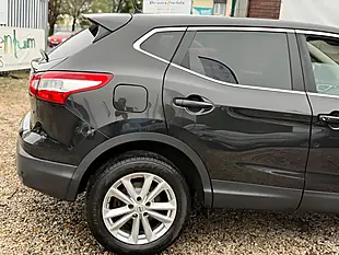 Used 2014 Nissan Qashqai Acenta Premium Black - Interior and Exterior details 14