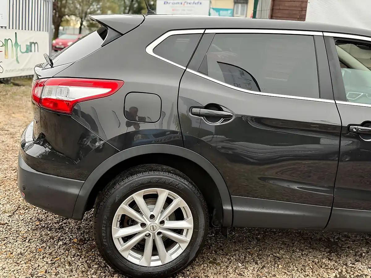 Used 2014 Nissan Qashqai Acenta Premium Black - Interior and Exterior details 14