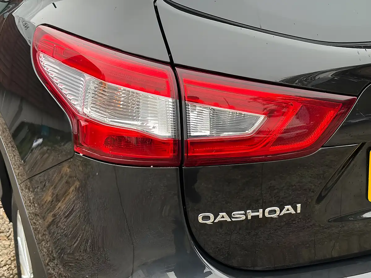 Used 2014 Nissan Qashqai Acenta Premium Black - Interior and Exterior details 17