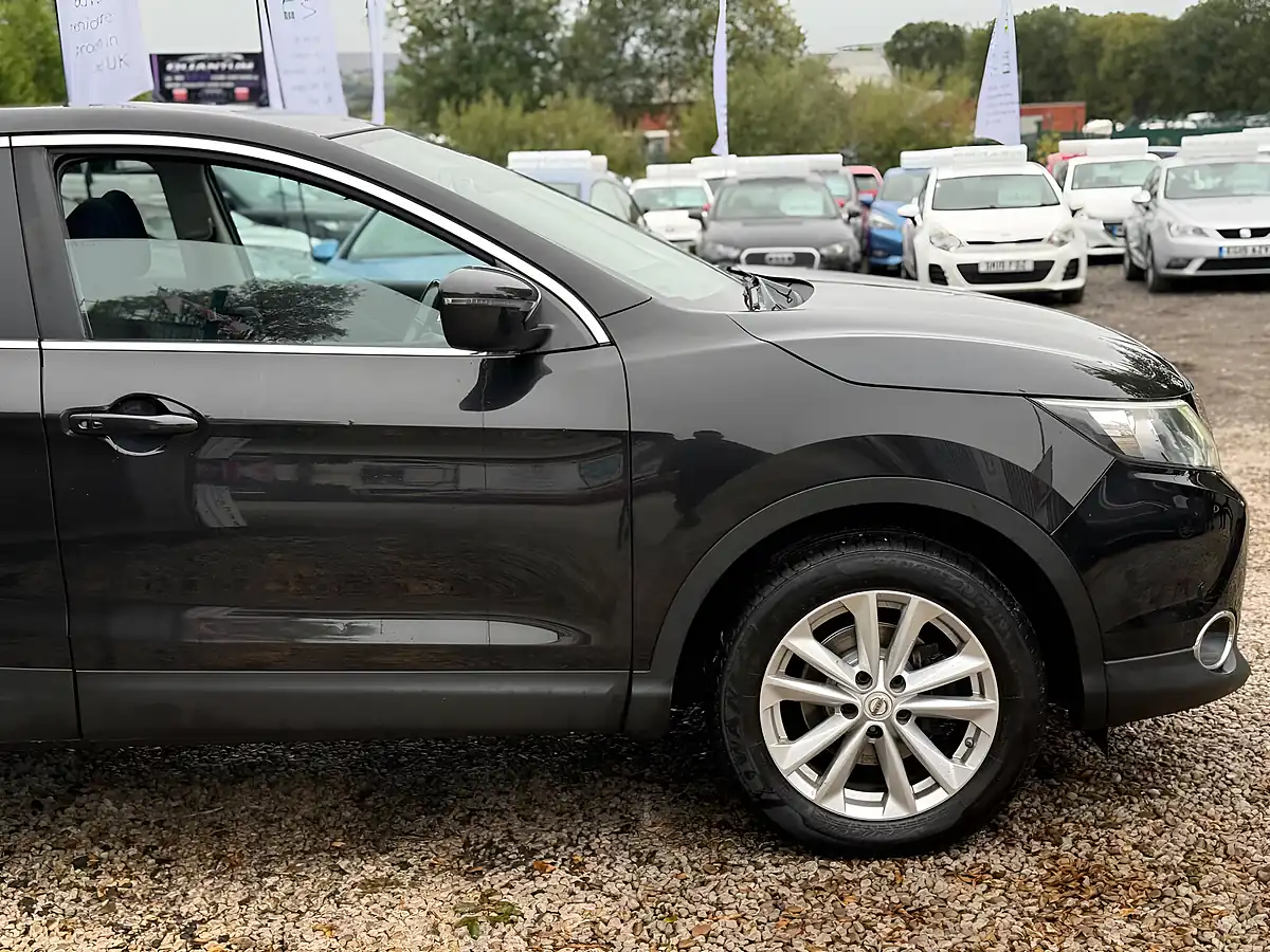 Used 2014 Nissan Qashqai Acenta Premium Black - Interior and Exterior details 9