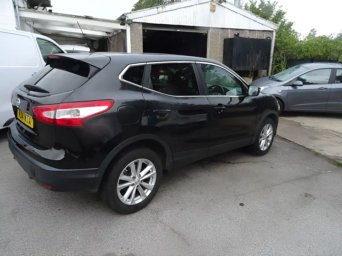 Used 2014 Nissan Qashqai Acenta Premium Black - Interior and Exterior details 19