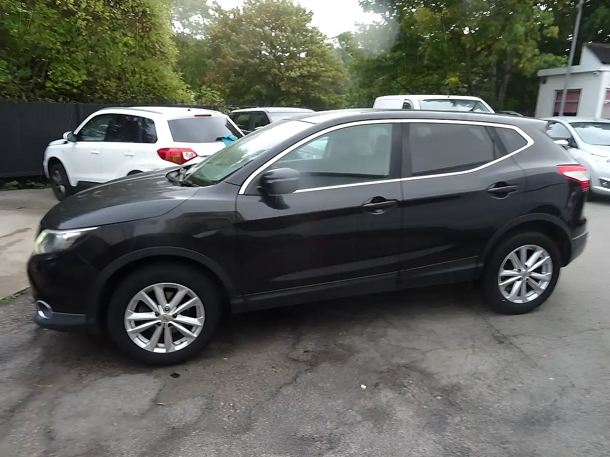 Used 2014 Nissan Qashqai Acenta Premium Black - Interior and Exterior details 20