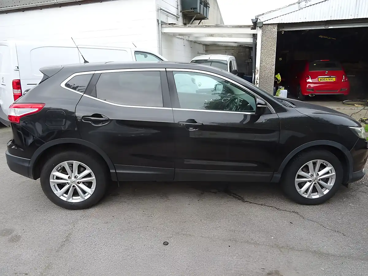 Used 2014 Nissan Qashqai Acenta Premium Black - Interior and Exterior details 9