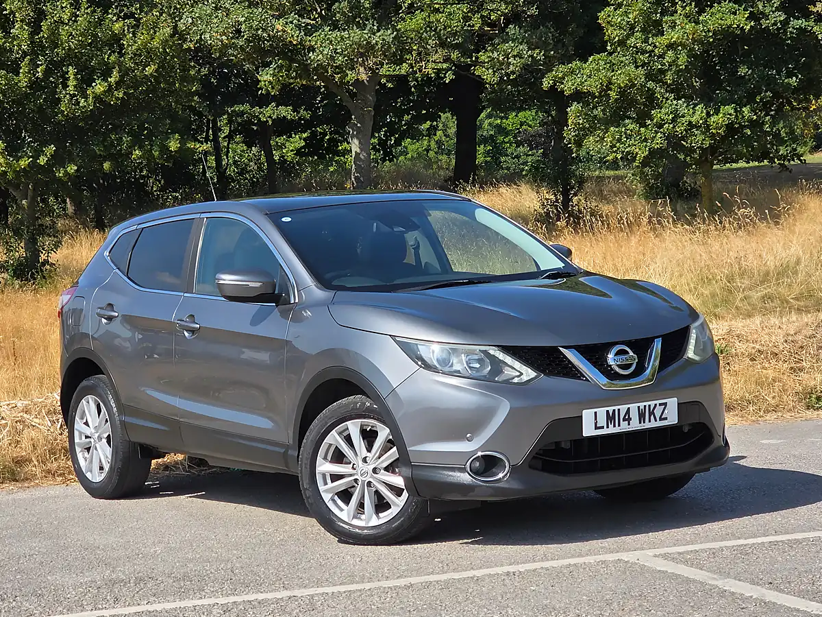 Used 2014 Nissan Qashqai Acenta Premium Grey - Front View