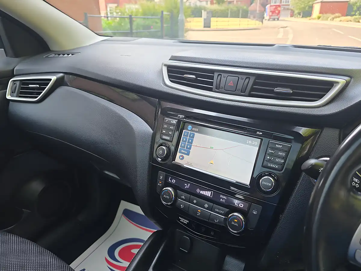 Used 2014 Nissan Qashqai Acenta Premium Grey - Interior and Exterior details 15