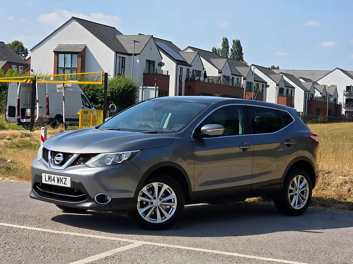 Used 2014 Nissan Qashqai Acenta Premium Grey - Interior and Exterior details 3