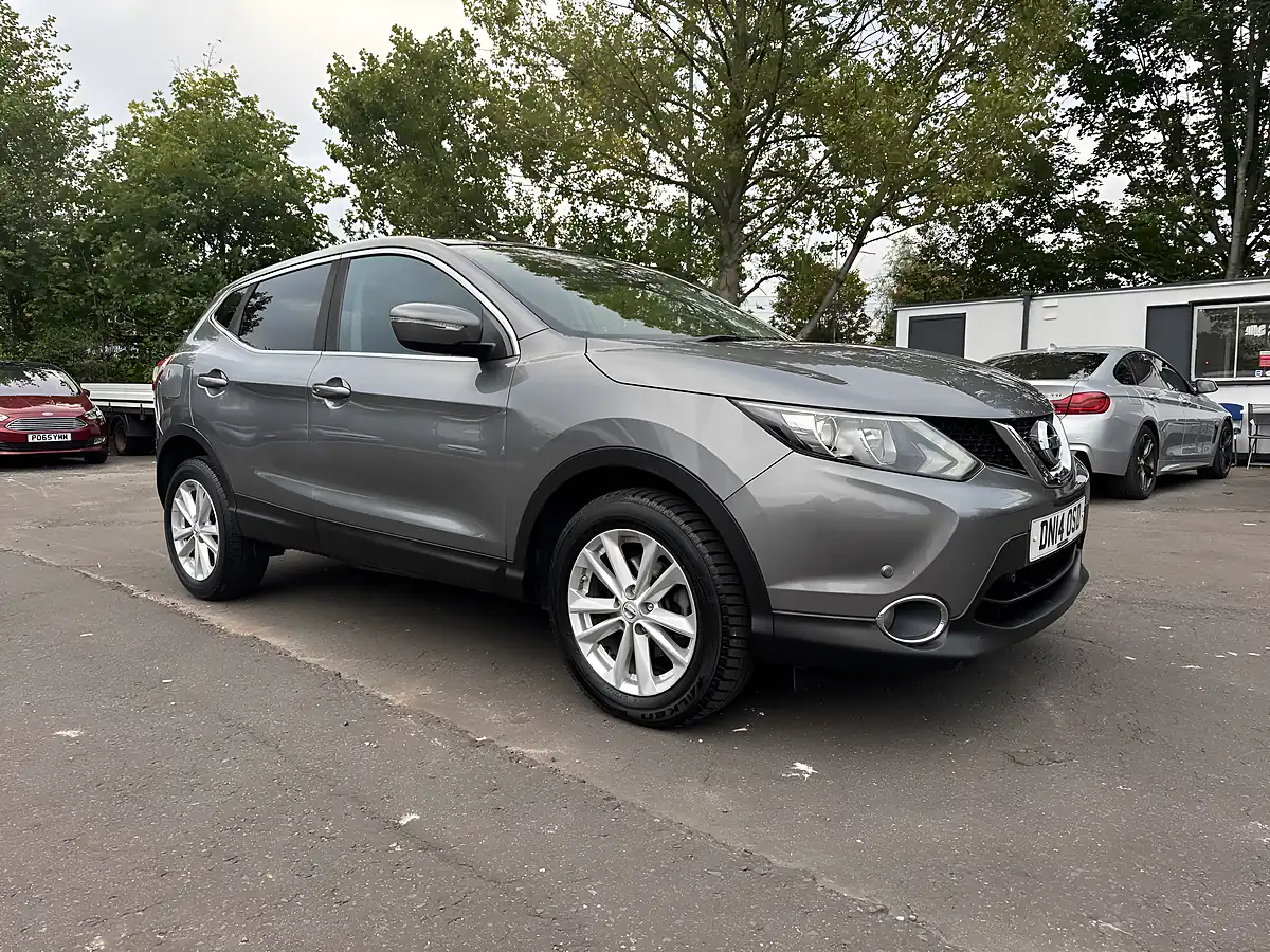 Used 2014 Nissan Qashqai Acenta Premium Grey - Front View