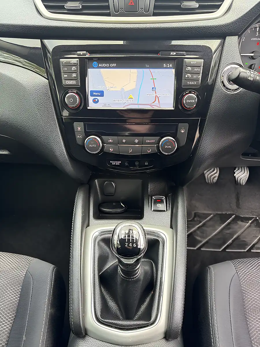Used 2014 Nissan Qashqai Acenta Premium Grey - Interior and Exterior details 10