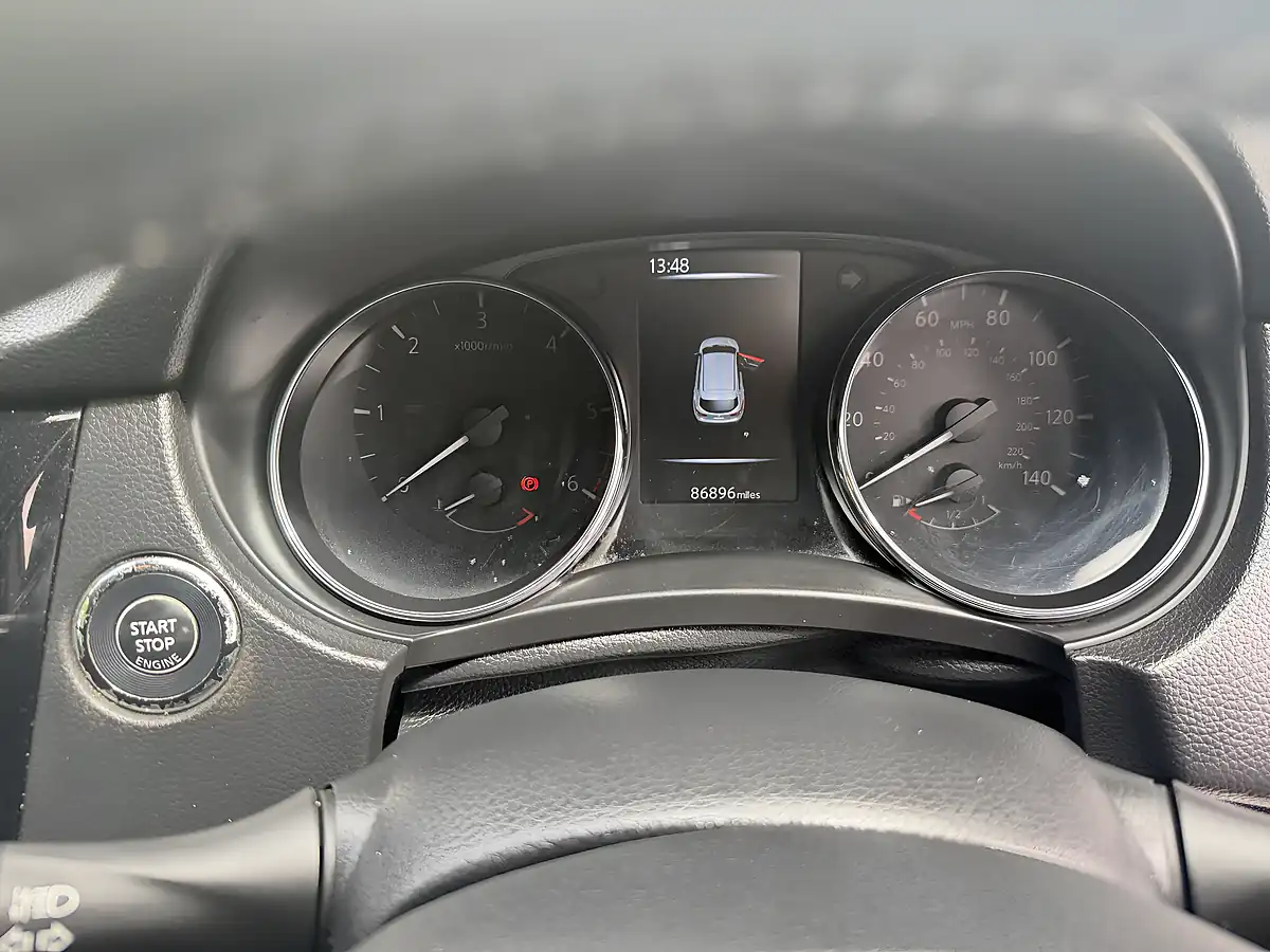 Used 2014 Nissan Qashqai Acenta Premium Grey - Interior and Exterior details 6