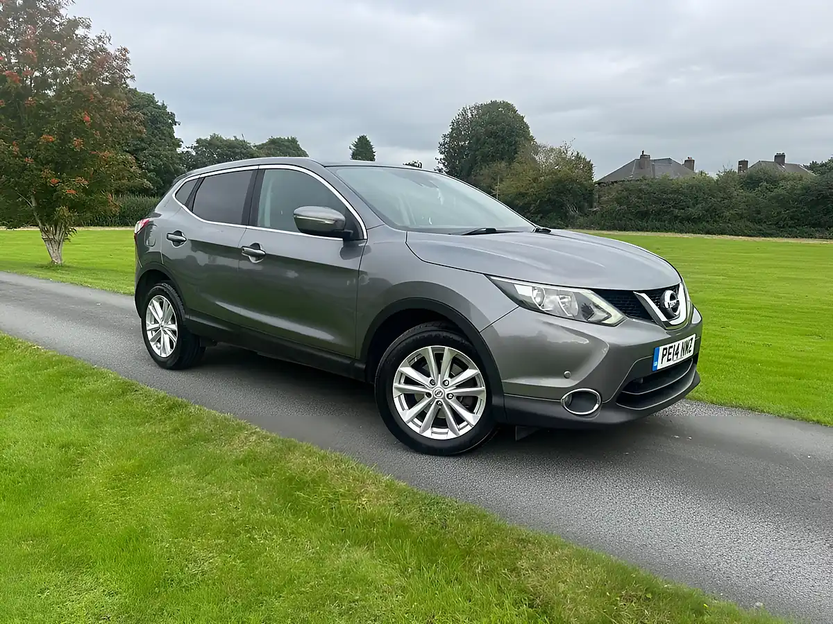 Used 2014 Nissan Qashqai Acenta Premium Grey - Front View