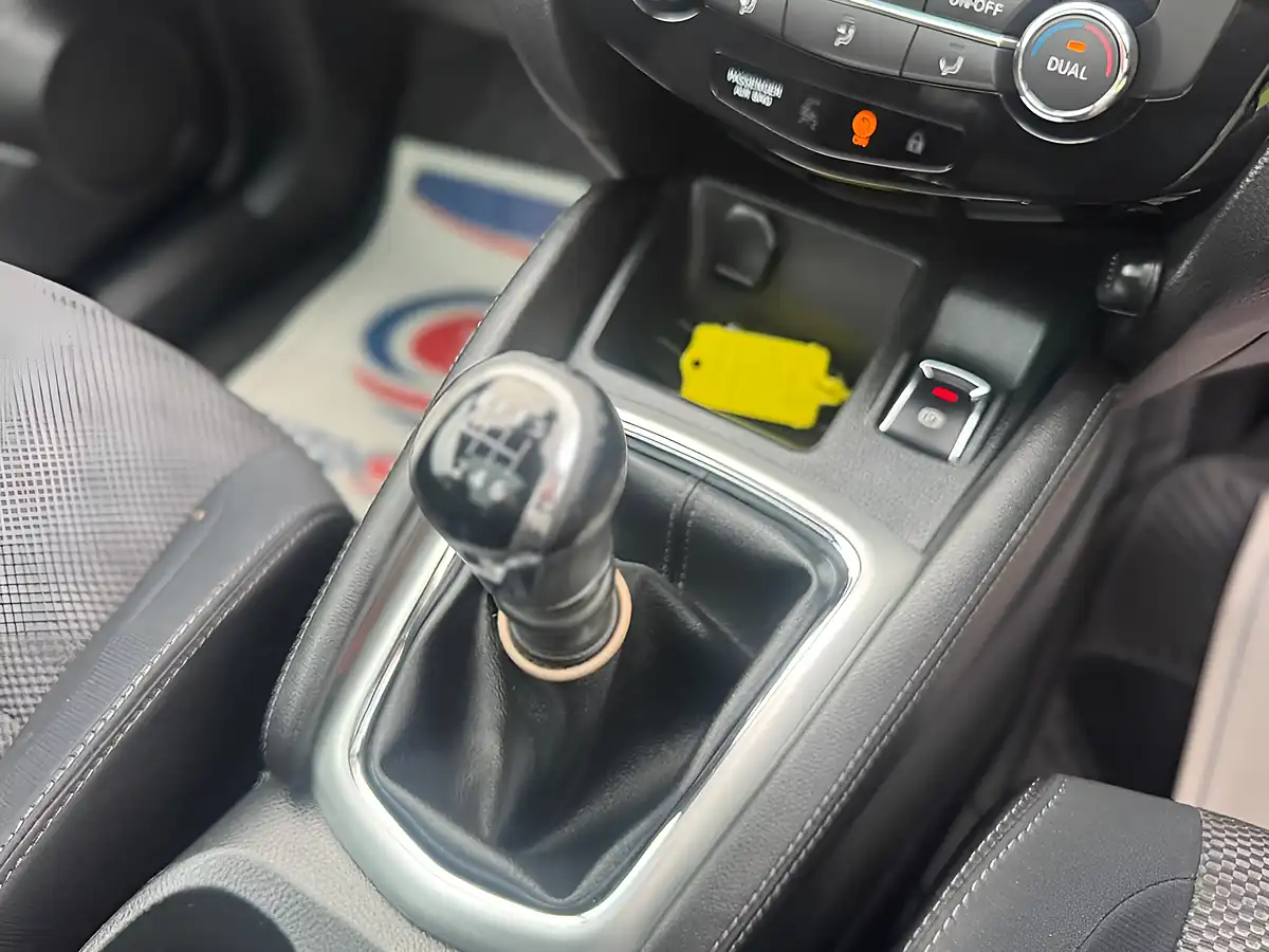Used 2014 Nissan Qashqai Acenta Premium Grey - Interior and Exterior details 17