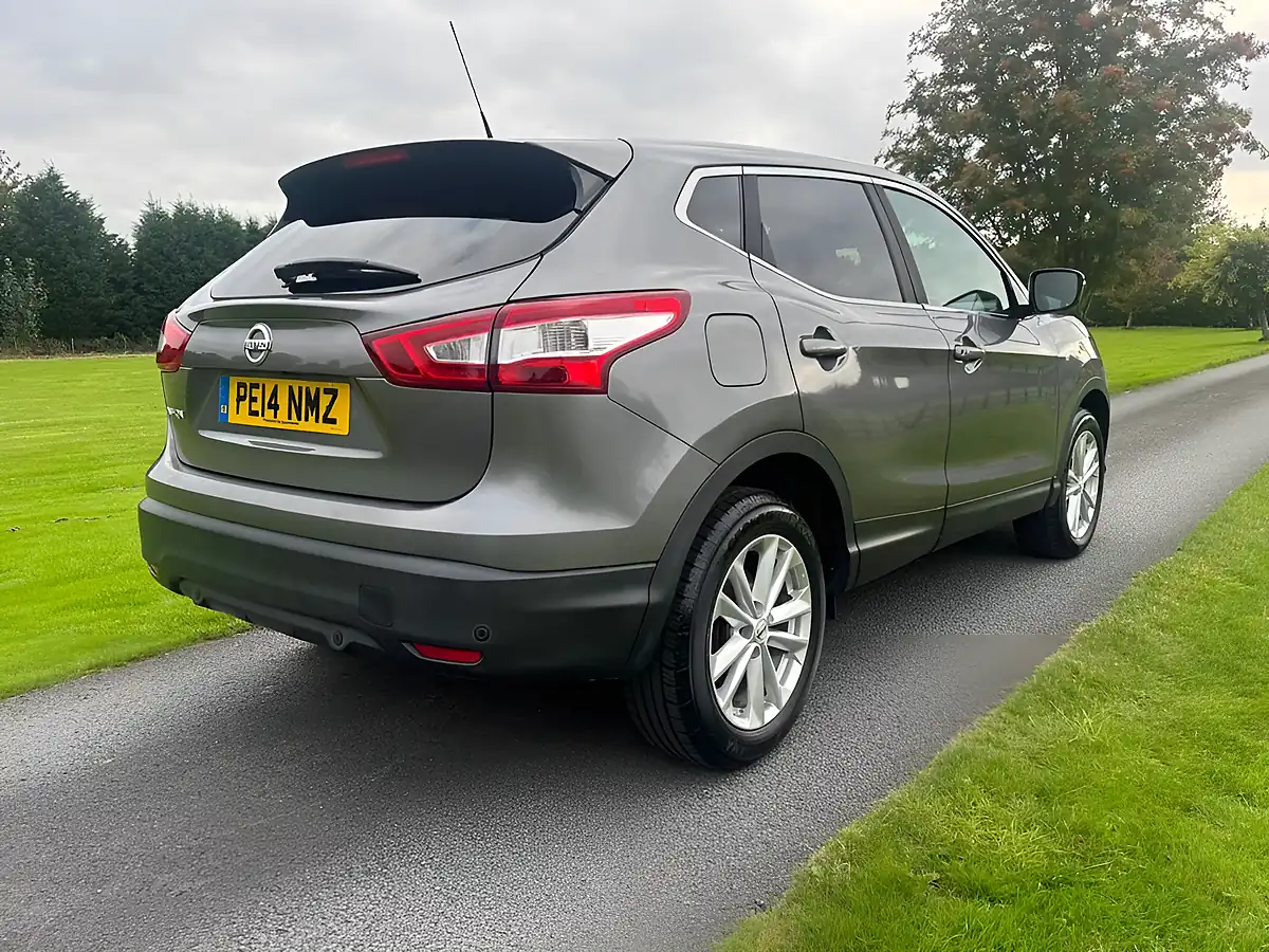 Used 2014 Nissan Qashqai Acenta Premium Grey - Interior and Exterior details 3