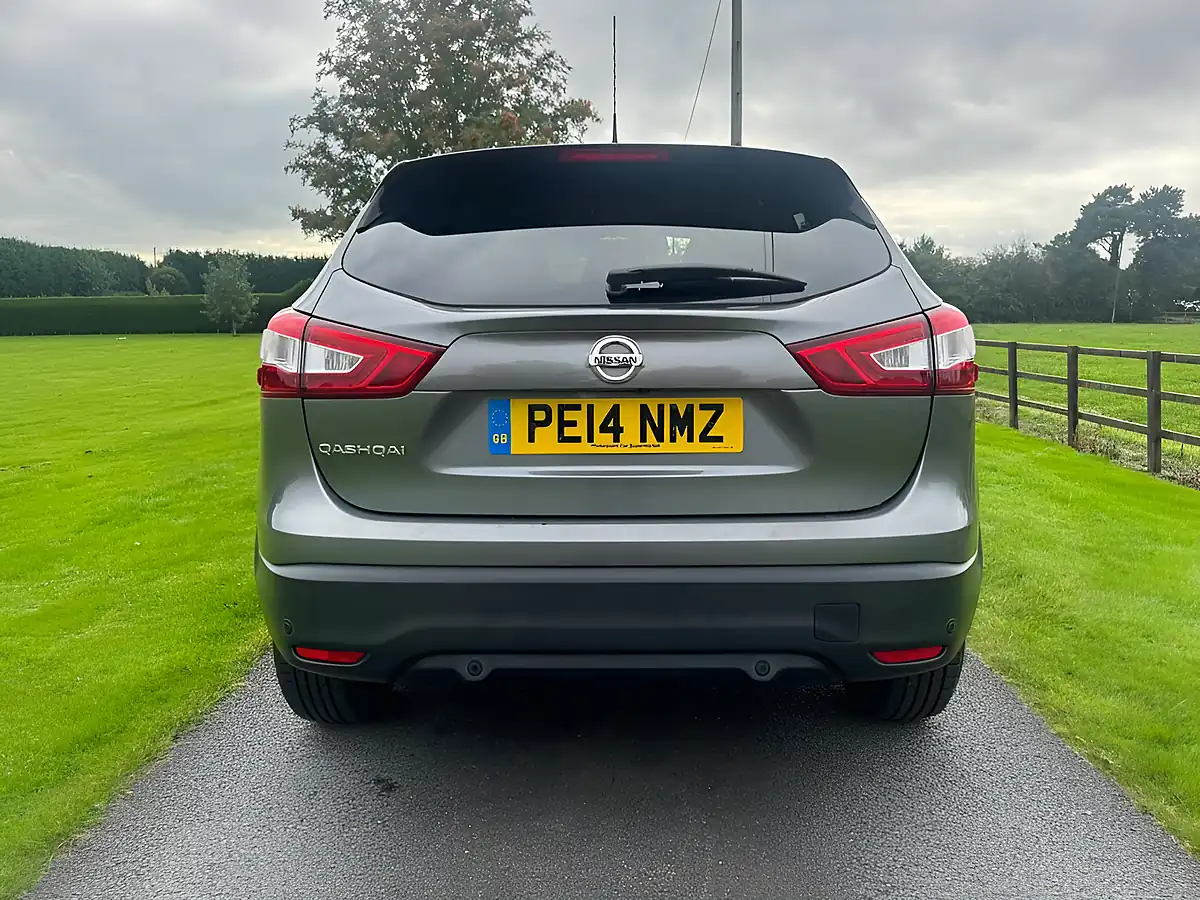Used 2014 Nissan Qashqai Acenta Premium Grey - Interior and Exterior details 4