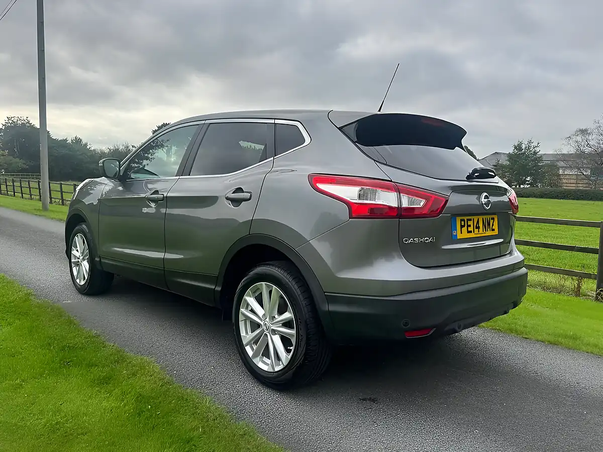Used 2014 Nissan Qashqai Acenta Premium Grey - Interior and Exterior details 5