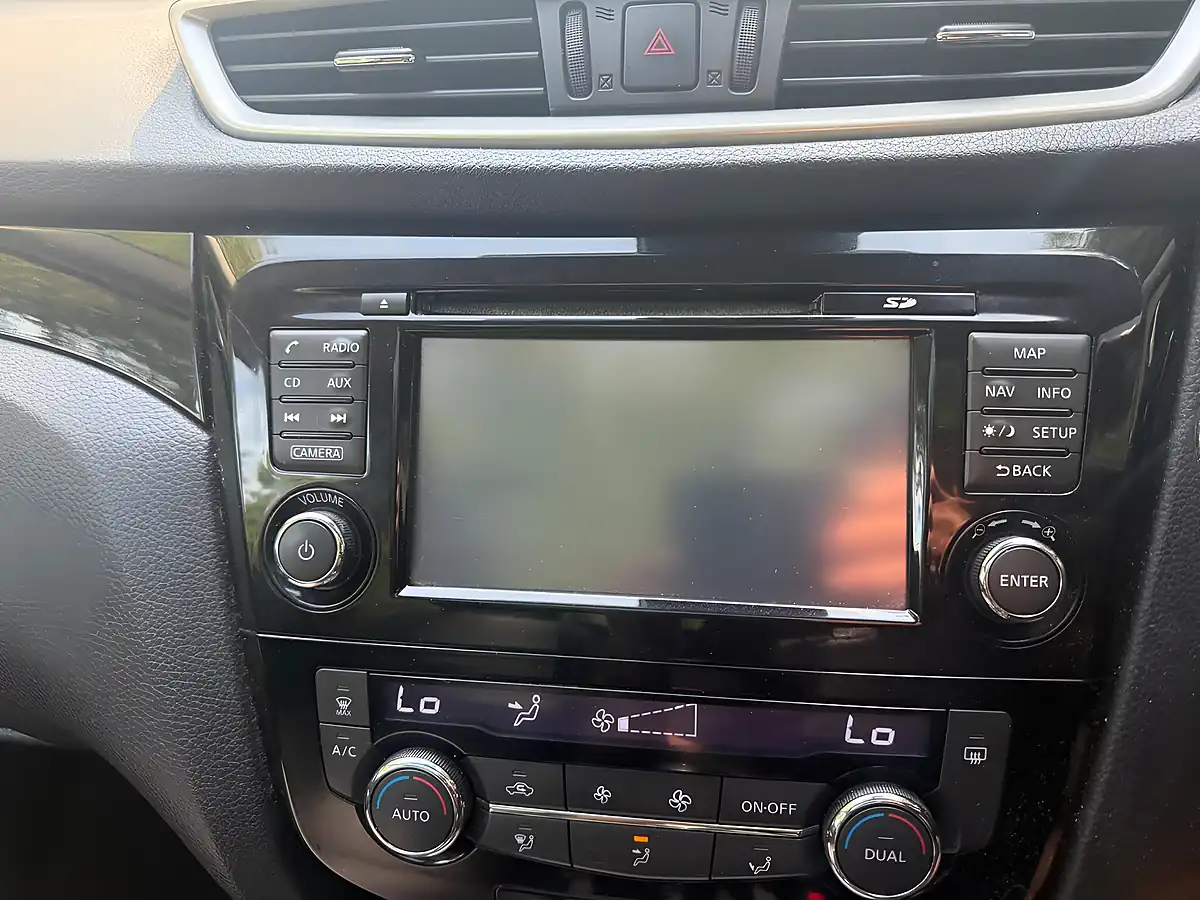 Used 2014 Nissan Qashqai Acenta Premium Red - Interior and Exterior details 11